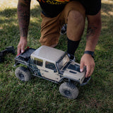 AXIAL - 1/10 SCX10 III Motobilt Waypoint Jeep JT Gladiator 4X4 RTR Brushed Rock Crawler, Green (AXI-2443T2)