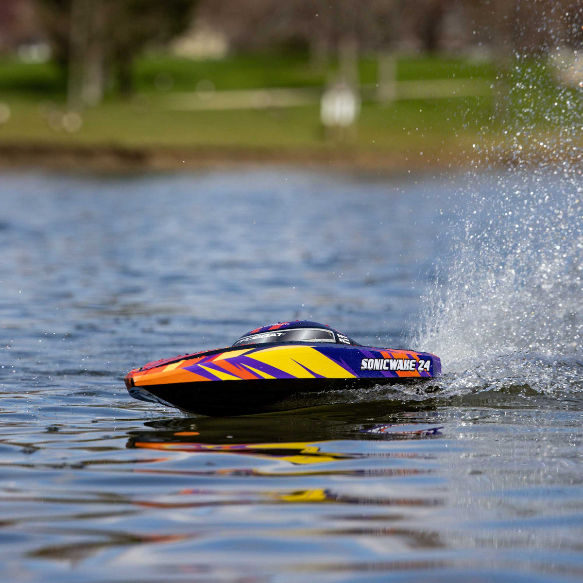 PRO BOAT - Sonicwake 24in Self-Righting Brushless Deep-V RTR (Battery & Charger Included), Red (PRB-1992T1)