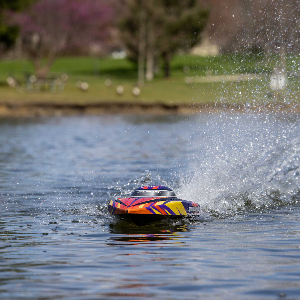 PRO BOAT - Sonicwake 24in Self-Righting Brushless Deep-V RTR (Battery & Charger Included), Red (PRB-1992T1)