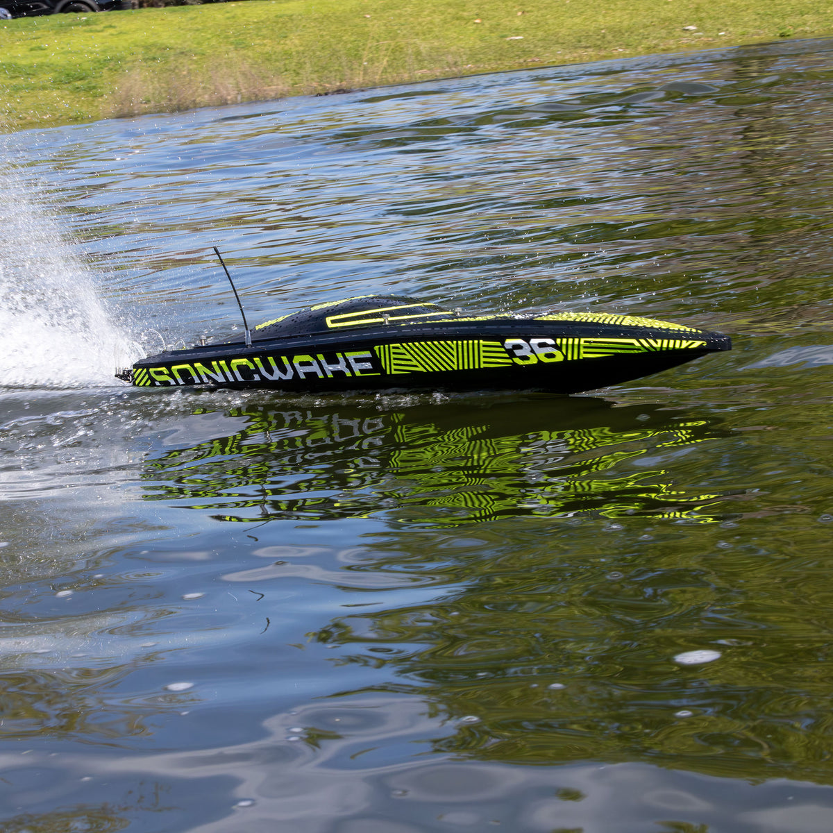 PRO BOAT - Sonicwake 36in V3 8S Self-Righting Brushless Deep-V RTR, Black/Green (PRB-2171T1)