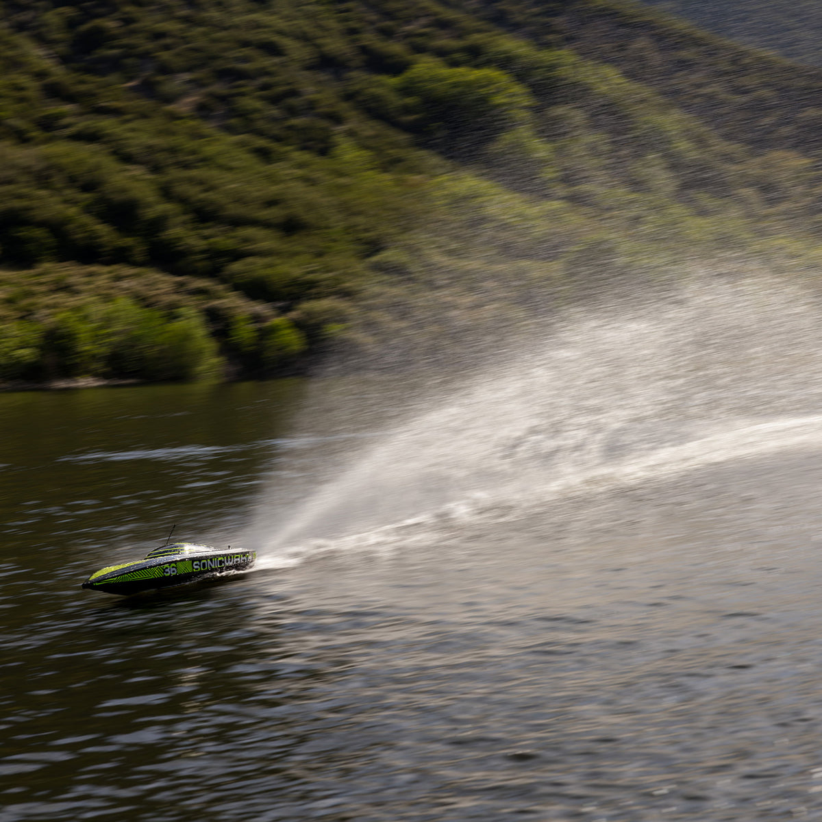 PRO BOAT - Sonicwake 36in V3 8S Self-Righting Brushless Deep-V RTR, Black/Green (PRB-2171T1)